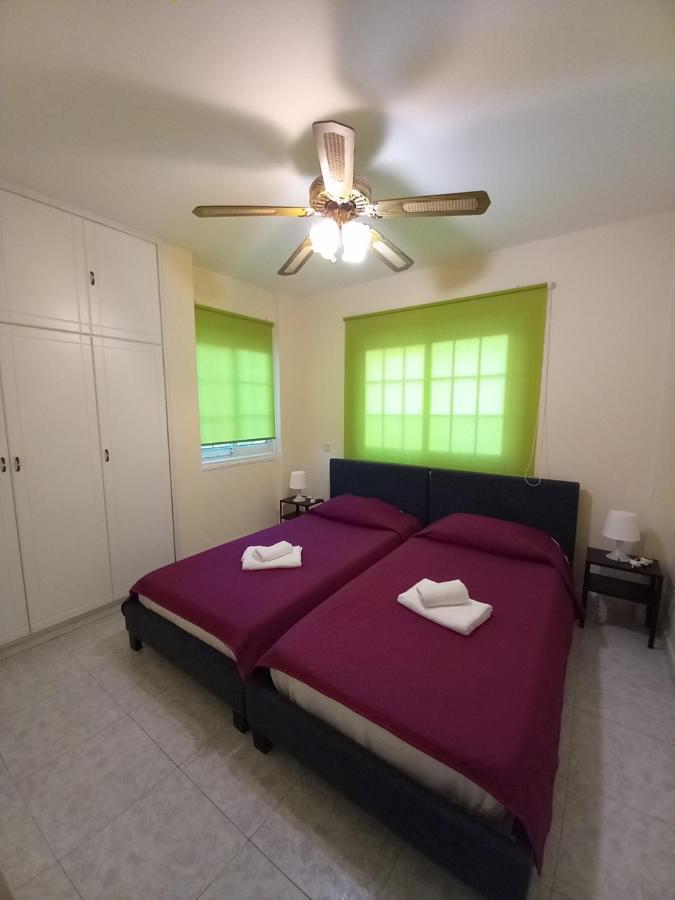 2 bedroom apartment near Finikoudes Larnaca Buitenkant foto