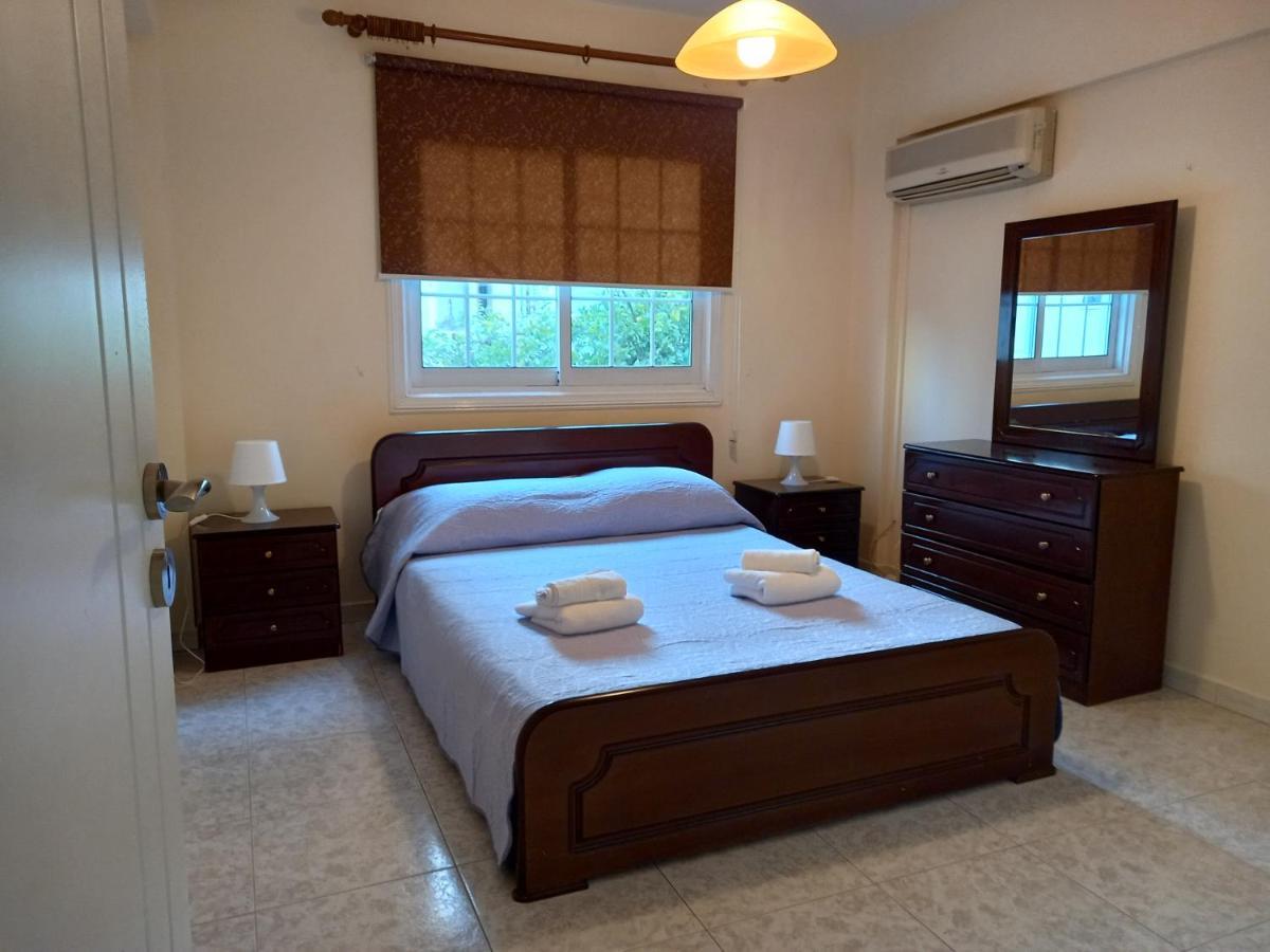 2 bedroom apartment near Finikoudes Larnaca Buitenkant foto